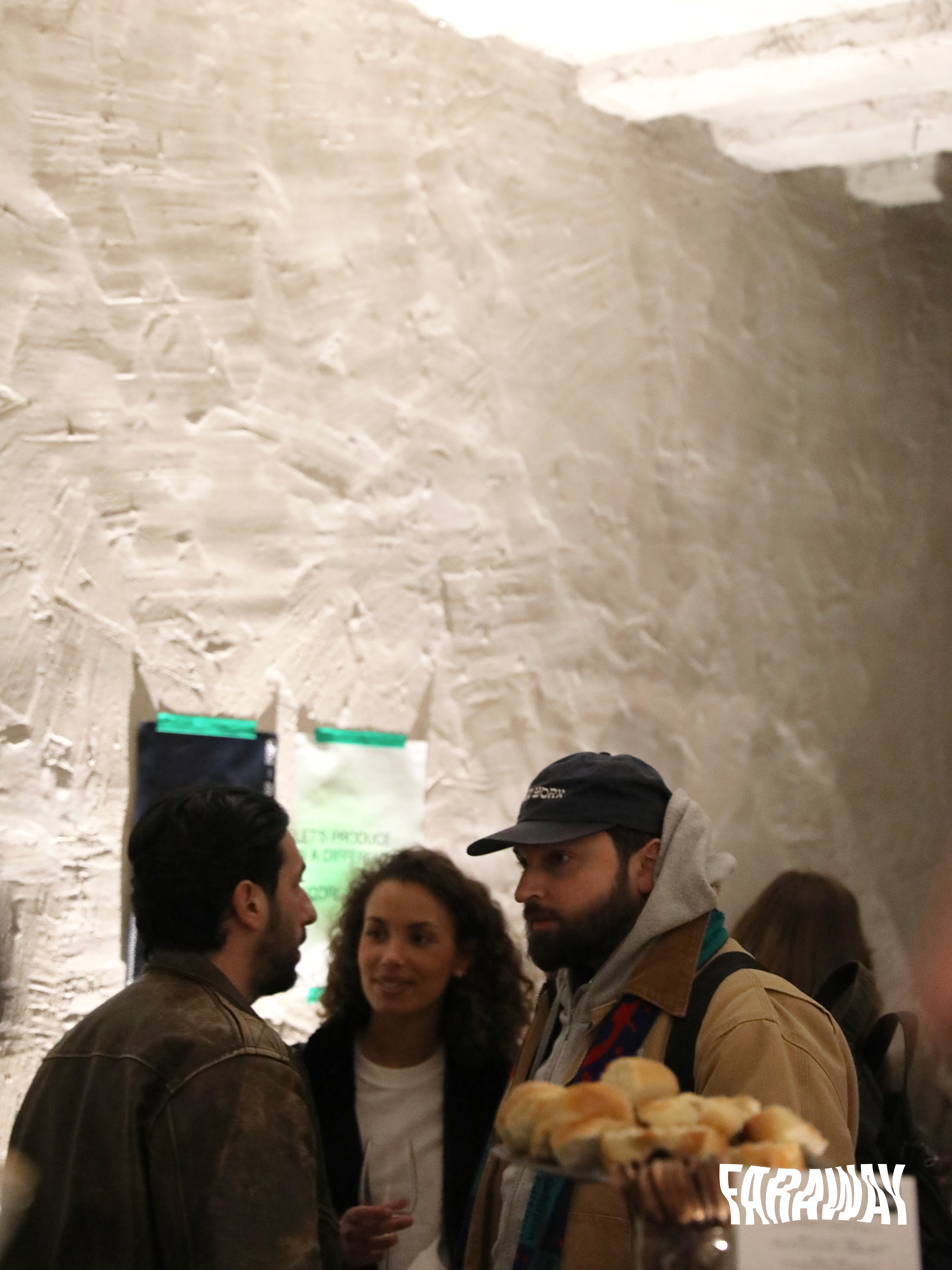 launch_party_faraway_010