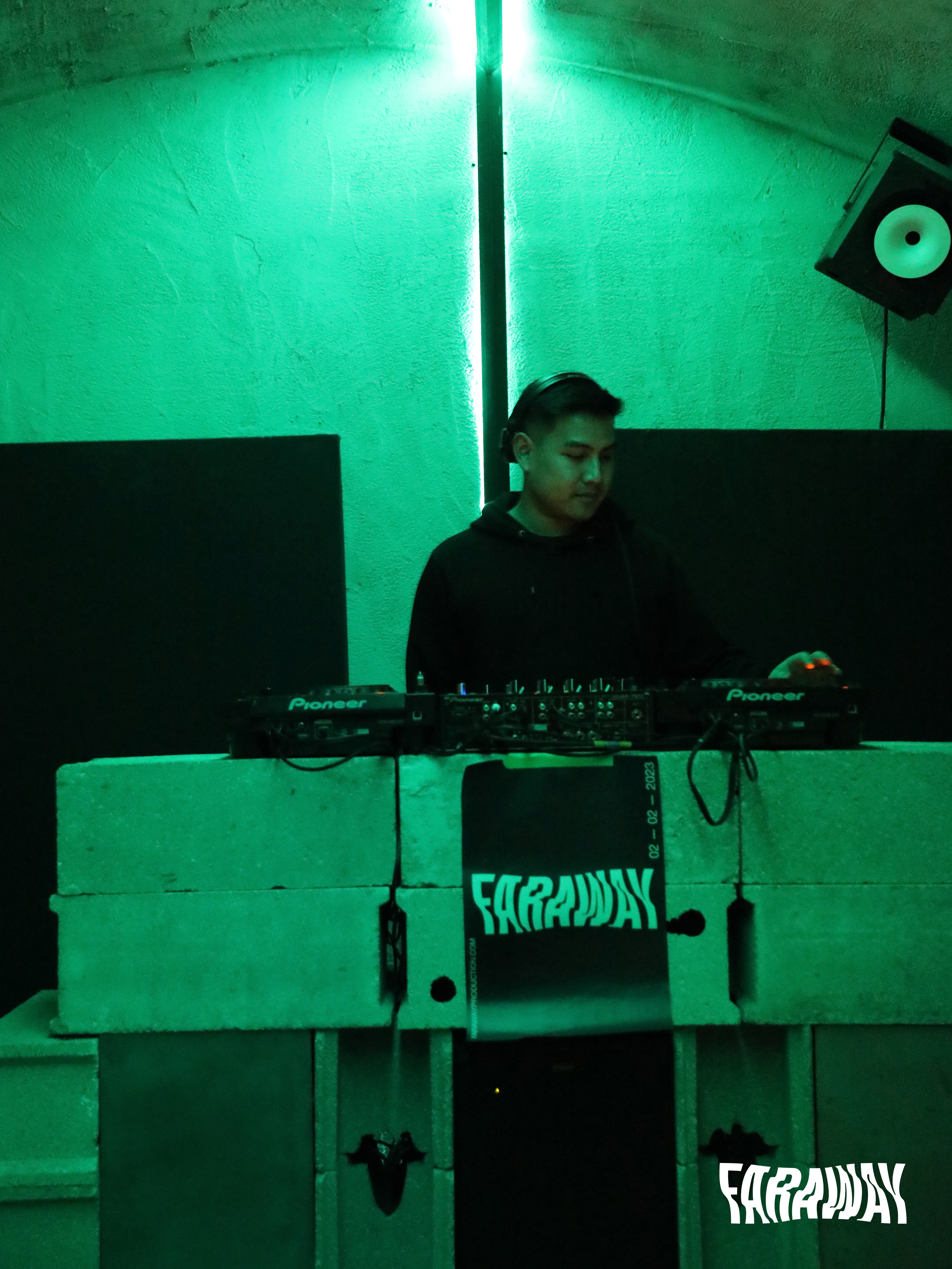 launch_party_faraway_023