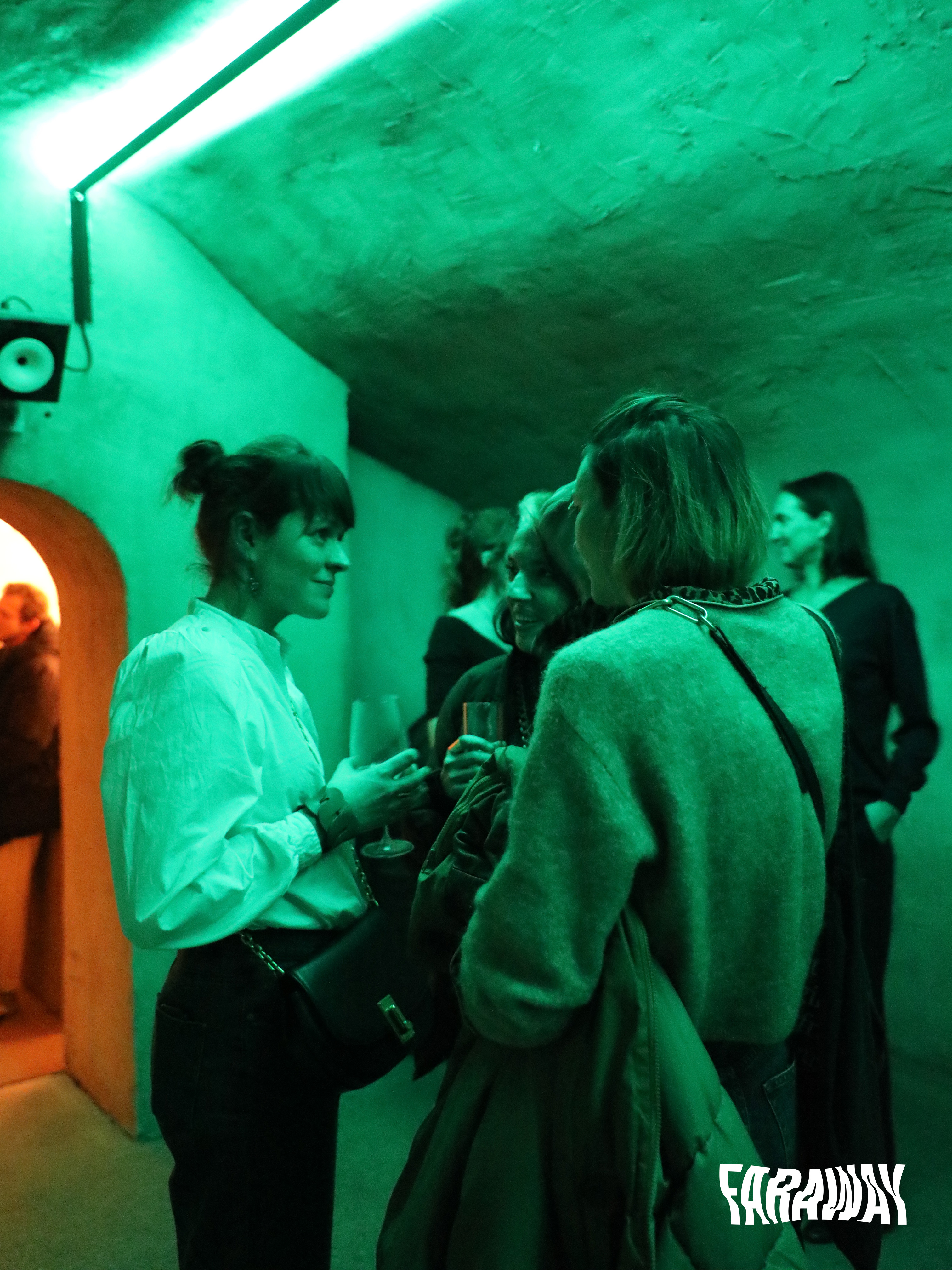 launch_party_faraway_027